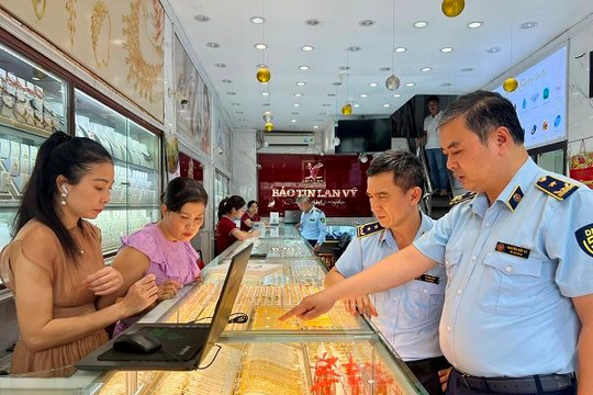 Hà Nội đang kiểm tra 3 cửa hàng kinh doanh vàng