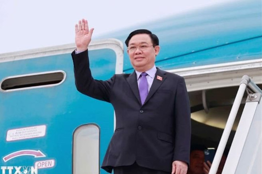 Chủ tịch Quốc hội Vương Đình Huệ lên đường thăm chính thức Trung Quốc