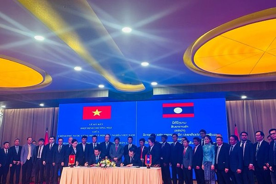 Chính thức ký Hiệp định Thương mại Việt Nam - Lào mới