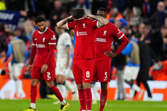 Europa League: Liverpool thua sốc, Leverkusen sáng cửa vô địch