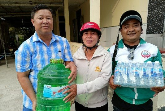 Hỗ trợ nước uống cho người dân khu vực thiếu nước ở Cà Mau