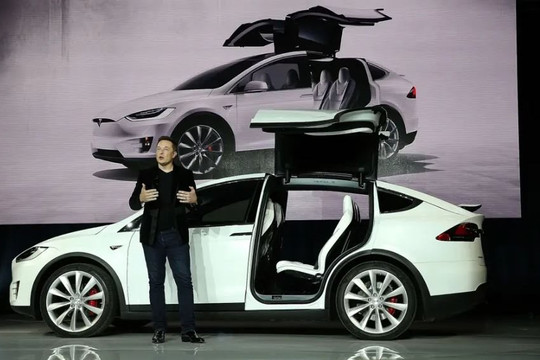 ‘Ô tô điện giá rẻ mới có thể giải quyết các vấn đề của Tesla chứ không phải robotaxi’