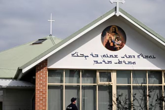 X kiện ra tòa vì Úc bắt xóa các bài đăng vụ thiếu niên 16 tuổi đâm giám mục nổi tiếng