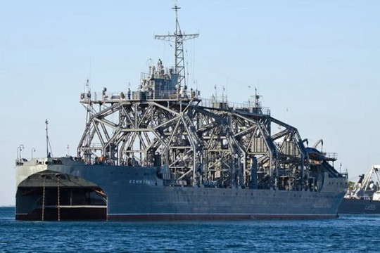 Ukraine tấn công tàu cứu hộ Nga