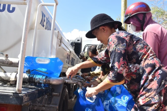 Tổng công ty cấp nước Sài Gòn tài trợ nước sạch cho bà con huyện Tân Phú Đông