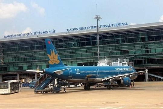 Lượng khách qua sân bay Nội Bài và Tân Sơn Nhất bất ngờ giảm mạnh trong dịp lễ 30.4