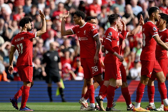 Klopp làm lành với Salah, Liverpool chưa buông cơ hội vô địch Anh