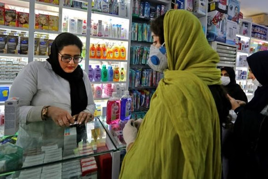 Iran ép hiệu thuốc tuân thủ quy định trang phục Hồi giáo
