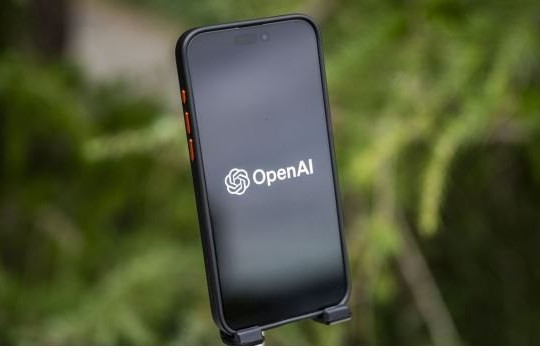Apple sắp đạt được thỏa thuận với OpenAI để tích hợp ChatGPT vào iPhone 16, sẽ đại tu Siri bằng AI