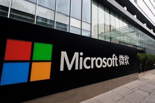 Microsoft yêu cầu hàng trăm nhân viên rời Trung Quốc do căng thẳng Trung – Mỹ về AI và chip