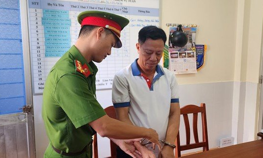 Kiên Giang: Bắt cán bộ địa chính và nguyên Chủ tịch xã Bãi Thơm ở Phú Quốc