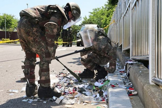 Triều Tiên thả 600 bóng bay mang rác thải sang Hàn Quốc