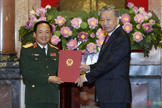 Chủ tịch nước trao Quyết định bổ nhiệm Chủ nhiệm Tổng cục Chính trị QĐND Việt Nam