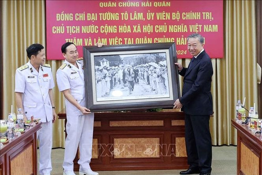 Chủ tịch nước Tô Lâm làm việc với Quân chủng Hải quân