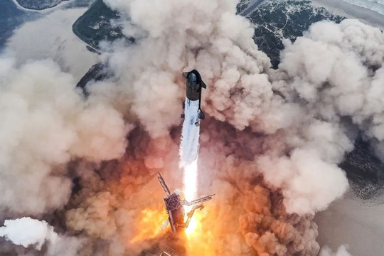 Truyền thông Trung Quốc ca ngợi màn phóng tên lửa mạnh nhất thế giới ngoạn mục của SpaceX