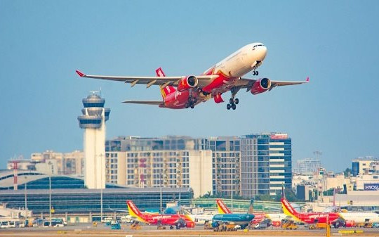 Bộ trưởng Bộ GTVT nói về áp lực tăng giá vé máy bay