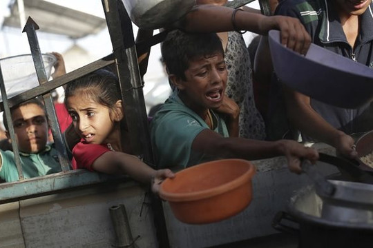 Quân đội Israel ngừng tấn công phía nam Gaza để tạo điều kiện cứu trợ