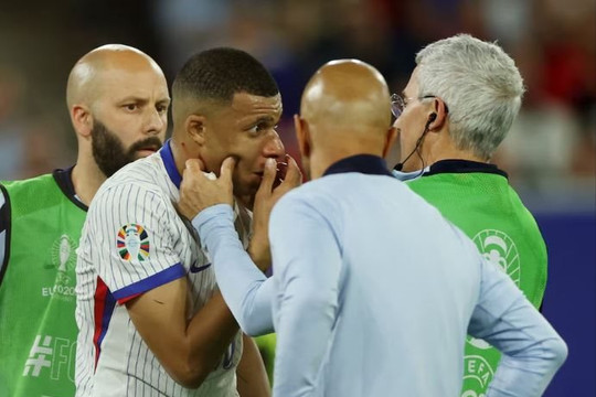 Mbappe kéo dài cơn khô hạn bàn thắng ở VCK Euro với mũi đẫm máu, Kante xuất sắc nhất trận