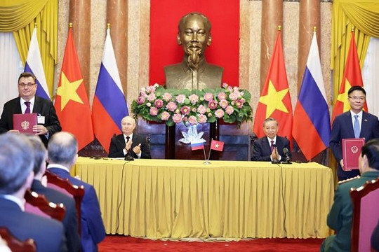 Việt Nam và Nga ký kết 11 văn kiện hợp tác