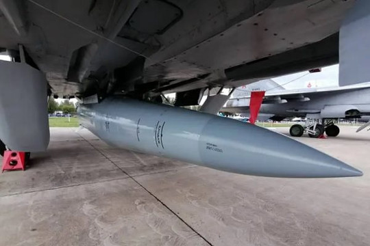 Nga dùng tên lửa siêu thanh tấn công căn cứ không quân Ukraine