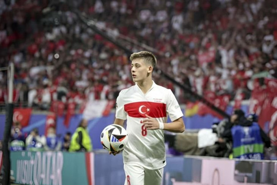 Thổ Nhĩ Kỳ lọt vào tứ kết nhờ sao Real Madrid tỏa sáng