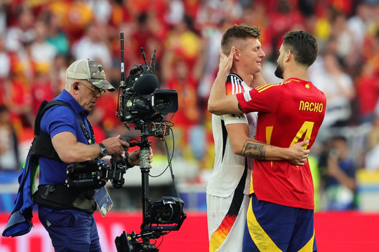 Tuyển Đức bị Tây Ban Nha loại, bóng đá chia tay Toni Kroos
