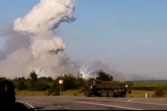 Nga sơ tán dân thường sau khi Ukraine dùng UAV đốt cháy kho đạn bên trong lãnh thổ