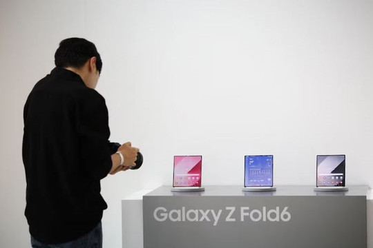 Galaxy Z Fold 6 siêu mỏng và nhẹ, Galaxy Ring giá 399 USD, Galaxy Watch 7 theo dõi chứng ngưng thở khi ngủ