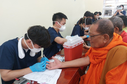 Khám chữa bệnh, phát thuốc miễn phí cho hàng ngàn người dân huyện Mỹ Xuyên