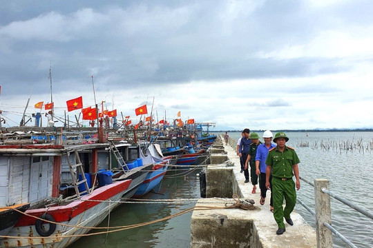 Thừa Thiên-Huế cấm tàu thuyền ra khơi từ chiều 14.7 để ứng phó áp thấp nhiệt đới