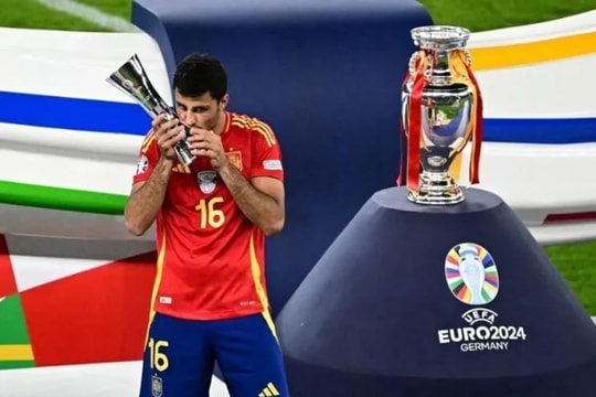 Euro 2024 có 6 vua phá lưới, Rodri và Yamal được tôn vinh