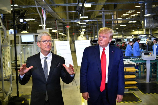 Ông Trump từng nói điều tốt đẹp về Tim Cook và ép Apple sản xuất ở Mỹ