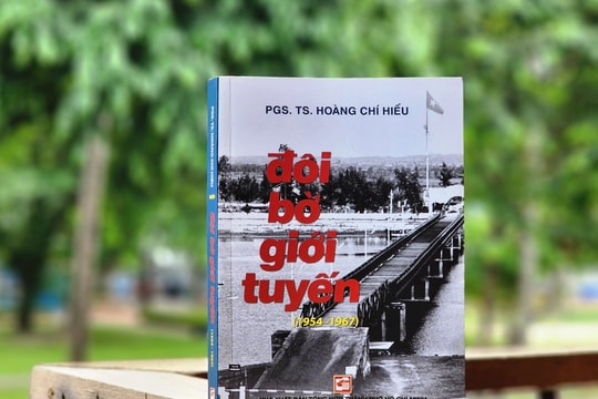 'Đôi bờ giới tuyến': Câu chuyện lịch sử được kể bởi PGS-TS Hoàng Chí Hiếu