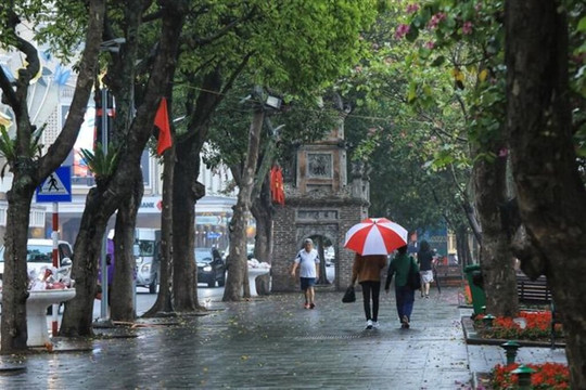 Hôm nay Hà Nội tiếp tục mưa dông