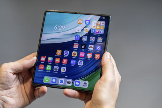 Huawei sắp ra mắt smartphone gập ba phần đầu tiên trên thế giới khi Apple muốn tham gia cuộc chơi