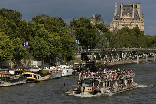 Olympic 2024: Liệu sông Seine đã 'sẵn sàng' cho Thế vận hội mùa hè?