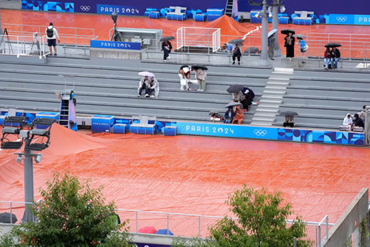 Olympic 2024: Mưa lớn làm gián đoạn nhiều trận đấu