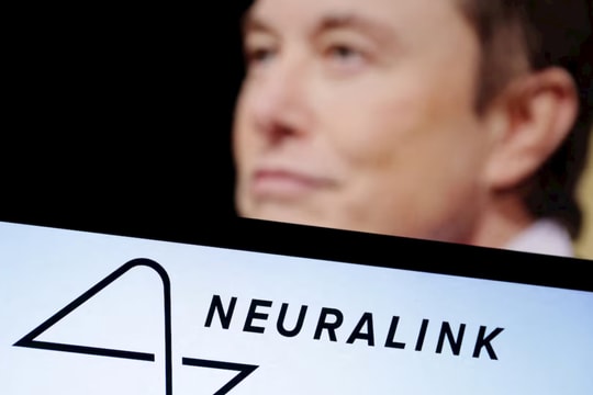 Elon Musk: Chip não Neuralink đã được cấy ghép cho bệnh nhân thứ hai, giúp con người kiểm soát siêu AI