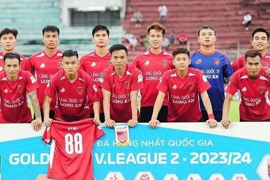 CLB bóng đá Long An được 'giải cứu' vào 'phút 89'!