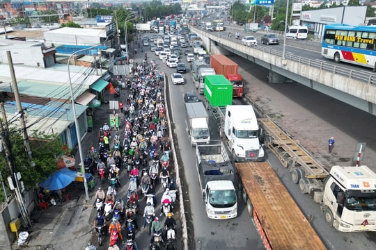 Ùn tắc nghiêm trọng cửa ngõ phía đông TP.HCM ngày đầu nghỉ lễ