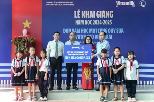 Học sinh Bến Tre đón ngày khai giảng đặc biệt cùng Vinamilk và Quỹ sữa vươn cao Việt Nam