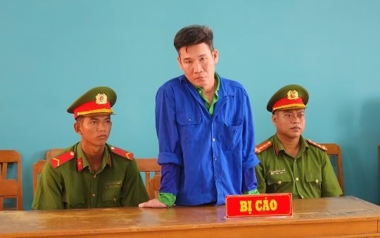 Lãnh 12 năm tù vì dùng dao đâm nhiều người do ghen tuông