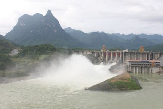 Chiều nay, thủy điện Tuyên Quang mở hết cửa xả đáy