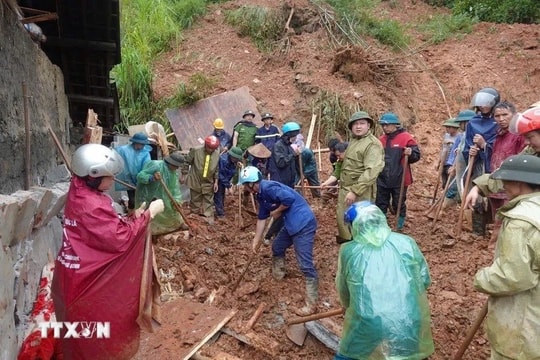 Thủ tướng: Khẩn trương cung cấp lương thực, nhu yếu phẩm cho dân vùng bị cô lập