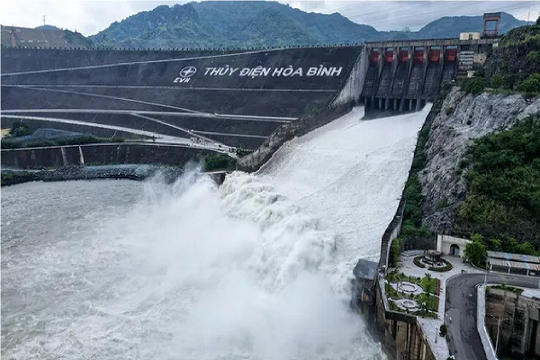 Hồ thủy điện Thác Bà vẫn an toàn, thủy điện Hòa Bình đóng toàn bộ cửa xả đáy