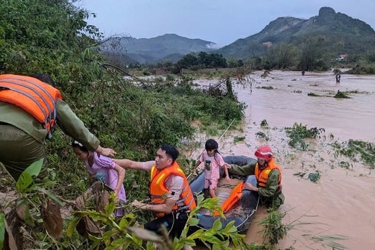 Hà Nội sẽ cứu chữa miễn phí cho người bị thương vì mưa lũ