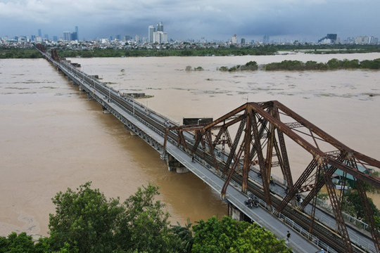 Hà Nội dỡ lệnh cấm phương tiện qua cầu Long Biên và cầu Đuống