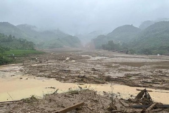 Lào Cai tạm đình chỉ công tác 2 Chủ tịch xã lơ là phòng chống bão lũ