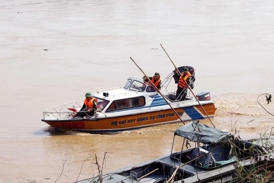 Đã tìm thấy thi thể nạn nhân đầu tiên trong vụ sập cầu Phong Châu