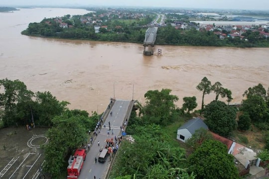 Thủ tướng yêu cầu sớm xây cầu Phong Châu mới, đảm bảo cầu an toàn trong mọi điều kiện mưa lũ